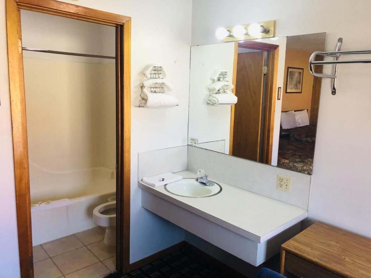 Big 12 Motel Broken Bow Exterior foto